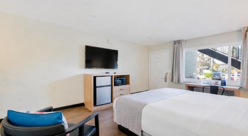 Image of King Room - Disability Access 6