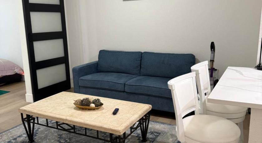 Phoenix Home at Haven 2-Star Accommodation suite