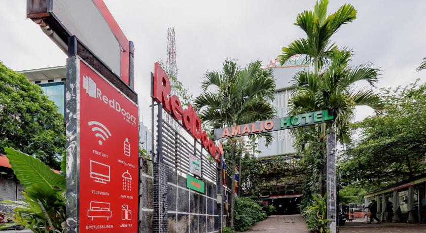 RedDoorz Plus at Amalio Hotel Surapati - image 12