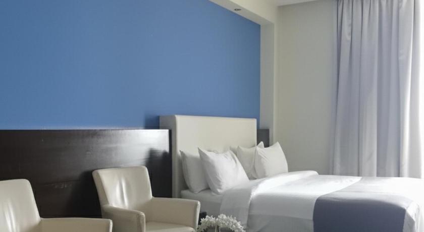 Image of Deluxe Double Room with Balcony and Sea View 0