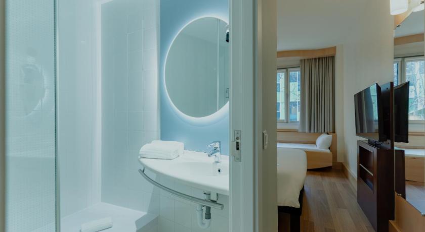 ibis Barcelona Pza Glories 22 - image 15