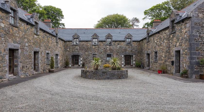 3 Clos Na Feirme Three Bedroom House with Hot Tub