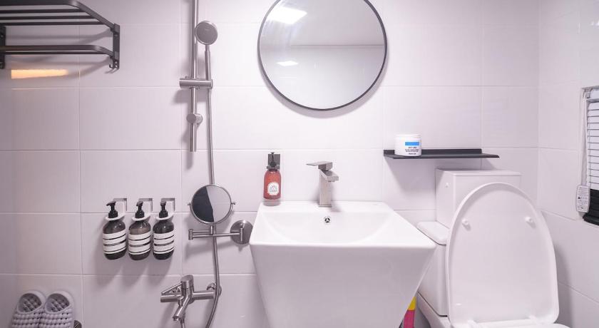 Seoul hongdea Station area 5-minute walk World Cup Stadium Itaewon 15 minutes 명동20분 3-Star Accommodation view