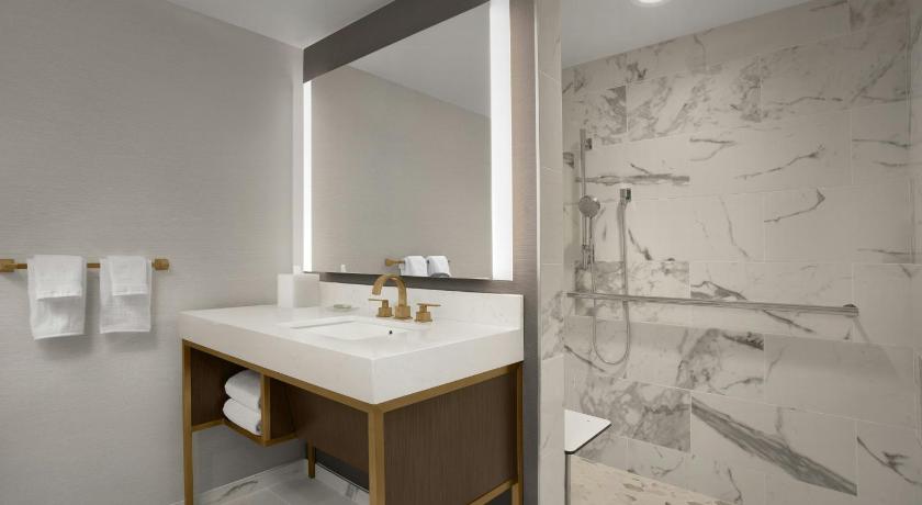 Image of Allegro One-Bedroom King Suite with Sofa Bed 2