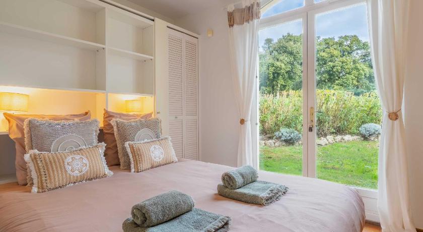 Spacious Villa with Pool & A-C for 8 - Sea View - image 29