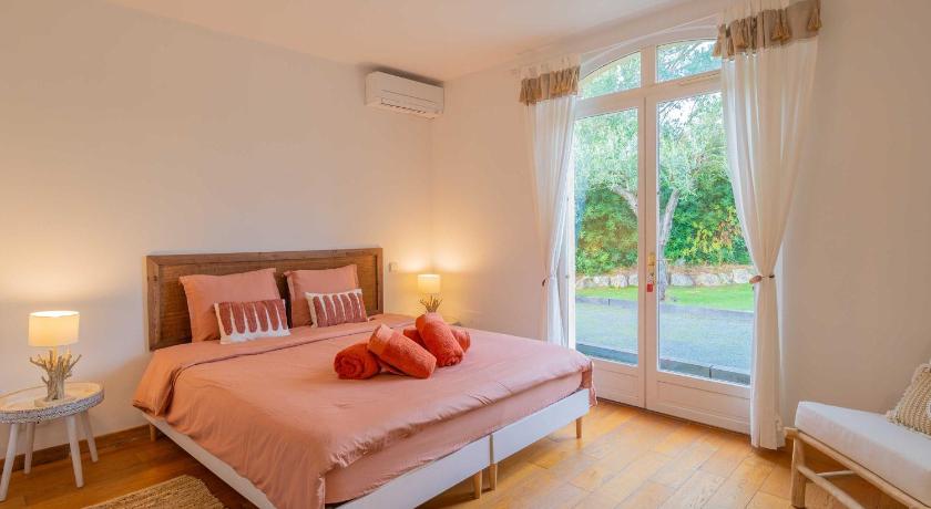 Spacious Villa with Pool & A-C for 8 - Sea View - image 21