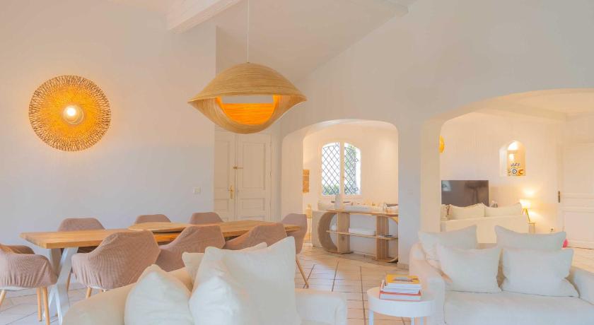Spacious Villa with Pool & A-C for 8 - Sea View - image 11