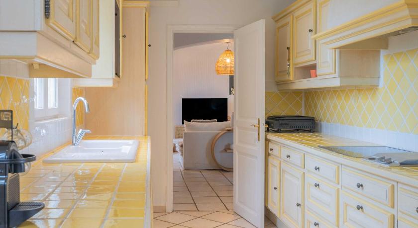 Spacious Villa with Pool & A-C for 8 - Sea View - image 17