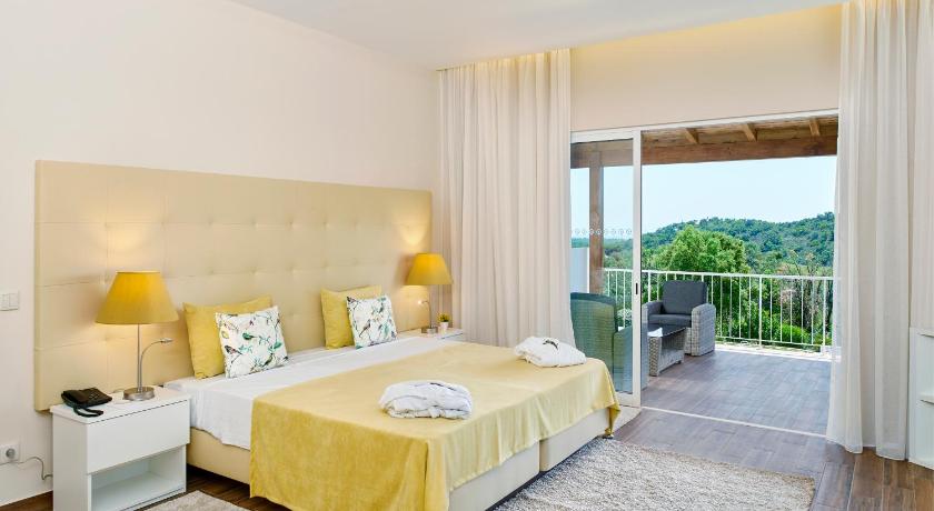 Image of Deluxe Family Room 0