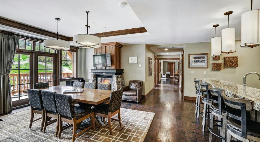 Image of Apartment 12