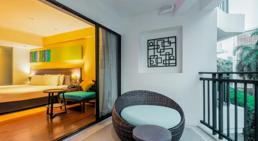 Image of 2 Twin Standard Bathtub Central Building 1