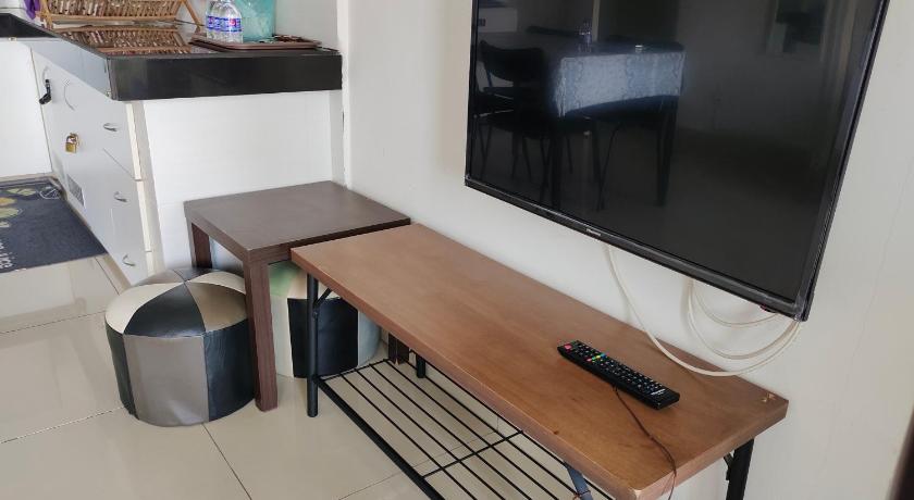 Image of Apartment with Pool View 7