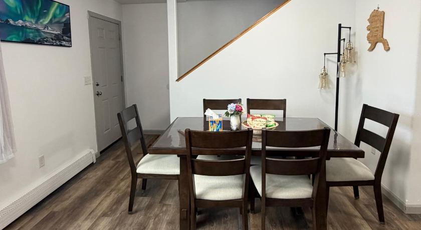 페어뱅크스 (AK) Cozy 3BR Home With Garage 3성급 숙소 레스토랑