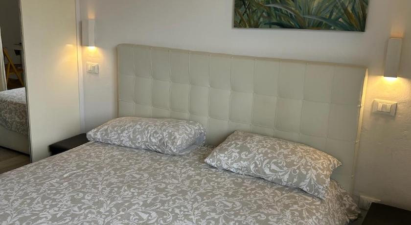 Image of King Studio with Sofa Bed and Balcony 9
