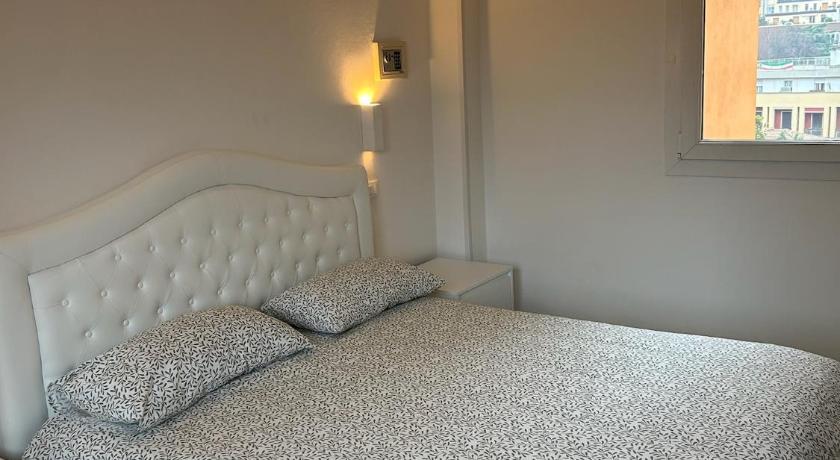 Image of Deluxe Queen Studio 15