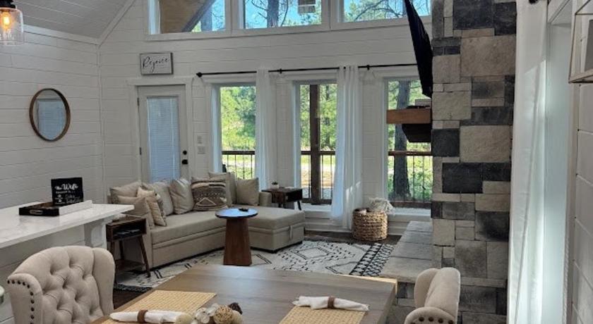 The Rehoboth Luxury Cabin in Broken Bow, Ok