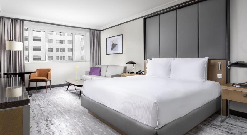 Image of EXECUTIVE FAMILY ROOM WITH SOFABED 1