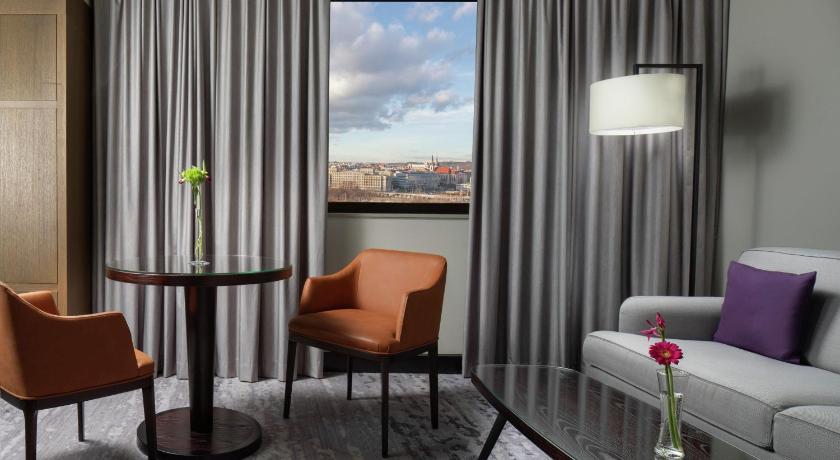 Image of King Junior Suite 7