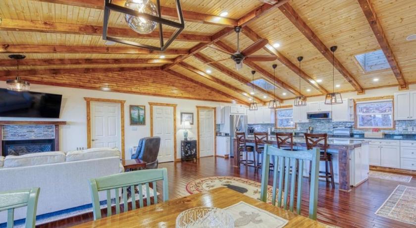 핫 스프링스 (NC) Holiday Home Bull Mountain Aerie by Interhome 2성급 숙소 수영장