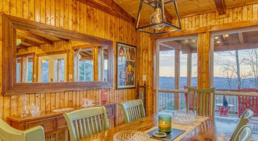 핫 스프링스 (NC) Holiday Home Bull Mountain Aerie by Interhome 2성급 숙소 레스토랑