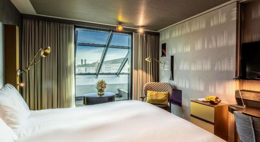 Image of Superior Room: 2 Single Beds or 1 Kingsize Bed Relax with Literature 1