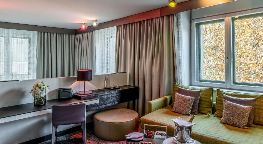 Image of Executive Junior Suite 6