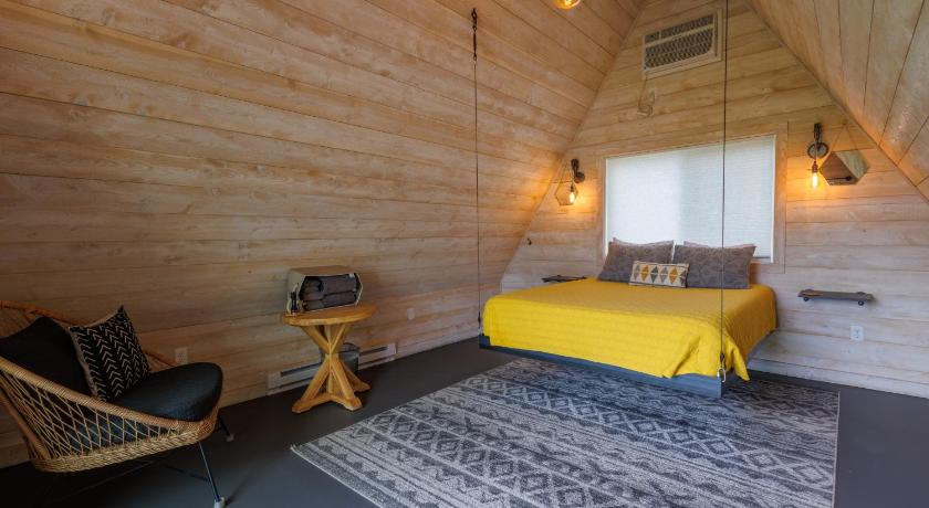 Emigrant Tiny Town Campground 4-Star Accommodation suite