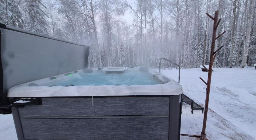 Fairbanks Borealis Bungalow and Hot Tub Accommodation lobby