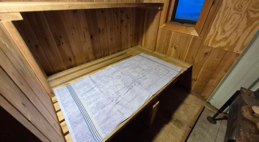 Fairbanks Borealis Bungalow and Hot Tub Accommodation restaurant