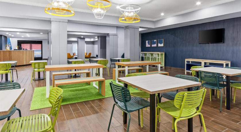 Comfort Suites Cincinnati North - image 8