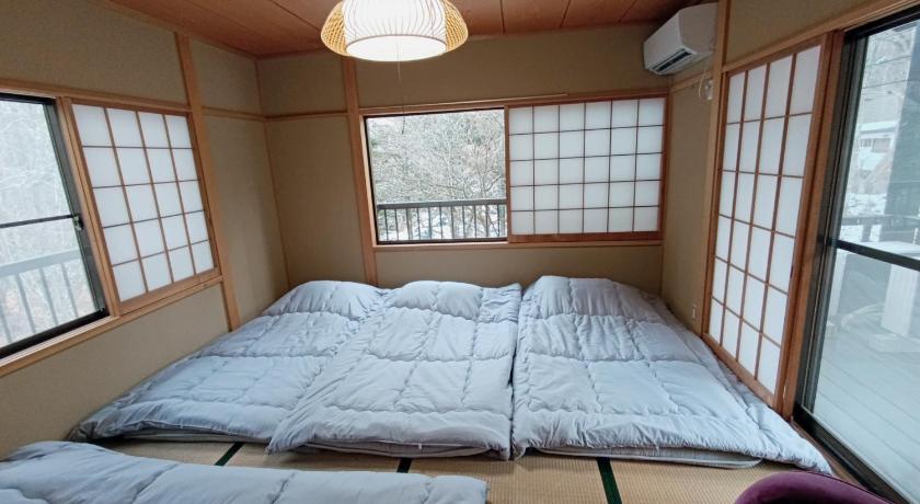 쓰마고이 / 츠마고이 Rock Villa Karuizawa - Mountain View Forest Retreat Built on Rock 3성급 숙소 스위트룸