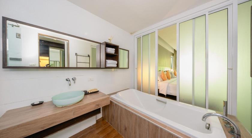 Image of Grand Deluxe King Bed 15