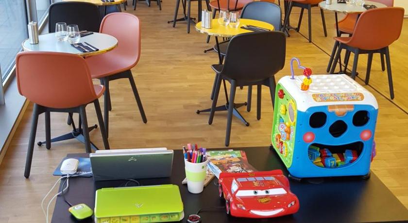 귀앙꾸르 이비스 스타일 베르사유 귀앙쿠르 (ibis Styles Versailles Guyancourt) 3성급 호텔 로비