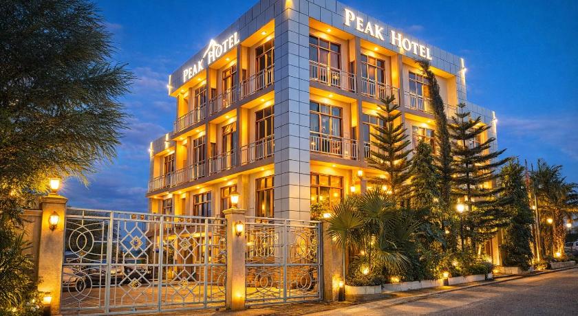 Peak Hotel & Safaris