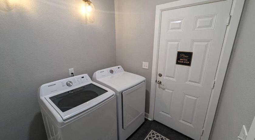 Canyon Lake (TX) Cheerful 3BR 2BA House Minutes from Canyon Lake 4-Star Accommodation suite