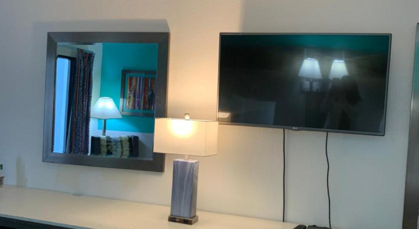 Tybee Island (GA) Sky Suites 2-Star Accommodation room