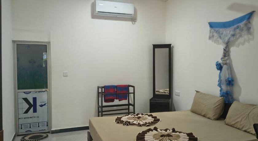 Nilaveli Beach Rooms - image 46