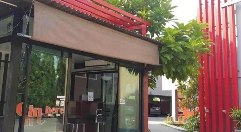 촌부리 Z2 Boutique Hotel 2つ星 ホテル プール