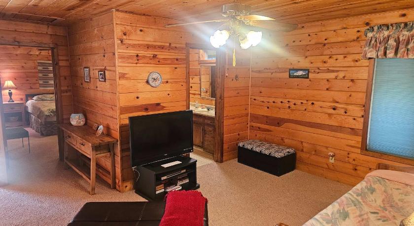 롱반 The Cozy Knotty Pine Enchantment Retreat 4성급 숙소 수영장