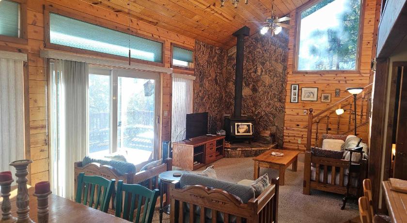 롱반 The Cozy Knotty Pine Enchantment Retreat 4성급 숙소 스위트룸