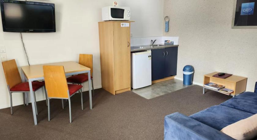 รูปของห้องสวีทแบบหนึ่งห้องนอน (One-Bedroom Suite) 9