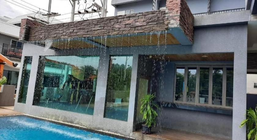 パタヤ Constancy Jomtien Pattaya Hotel 3つ星 ホテル 外観