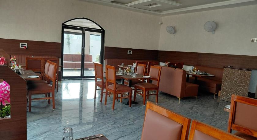 Panchmukhi Restaurant Inn - image 7
