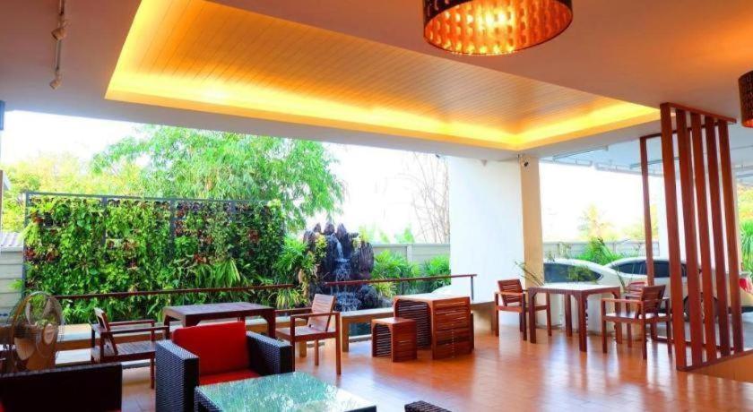 Nakhon Pathom The Pride 3-Star Hotel lobby