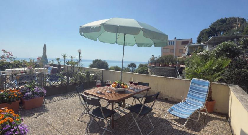 Attico Vista Mare con terrazza e posto auto