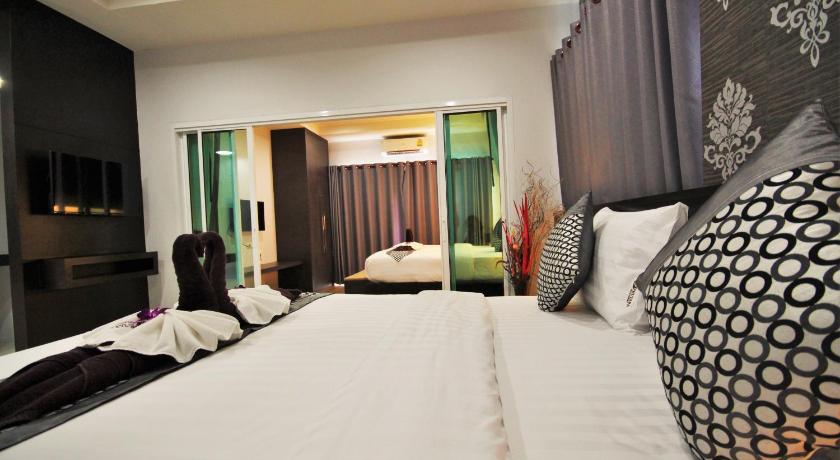 Image of 2-Bedroom Poolside Suite 14
