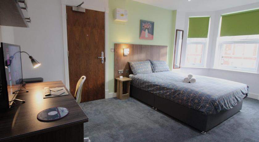 Victoria House Deluxe Studios-Coventry City Centre