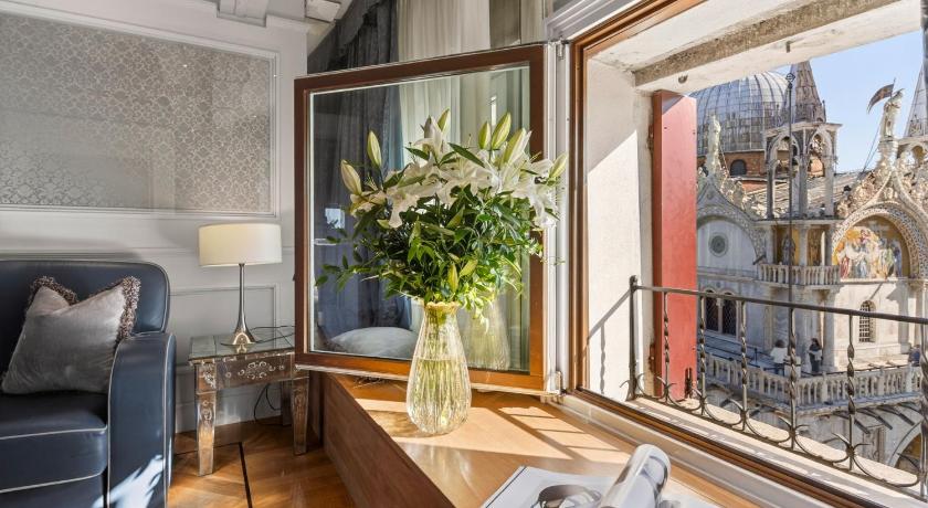 Image of Deluxe San Marco Square View Suite 7