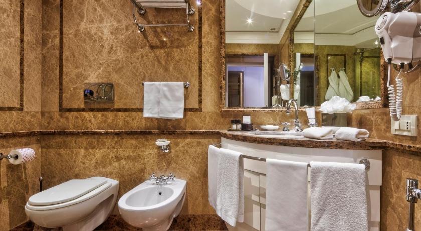 Image of Deluxe San Marco Square View Suite 11