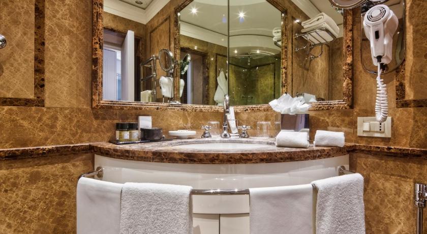 Image of Deluxe San Marco Square View Suite 2
